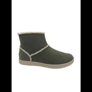 CLOUDSTEPPERS by Clarks Faux Fur Ankle Boots Step Glow Olive Taupe - Medium